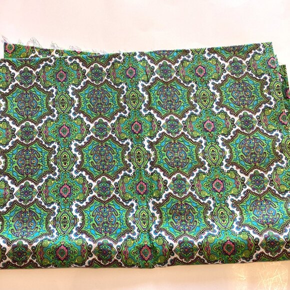 Green Cotton Fabric Material One Piece Quilting Sewing Just Over 2 Meters - Picture 2 of 2